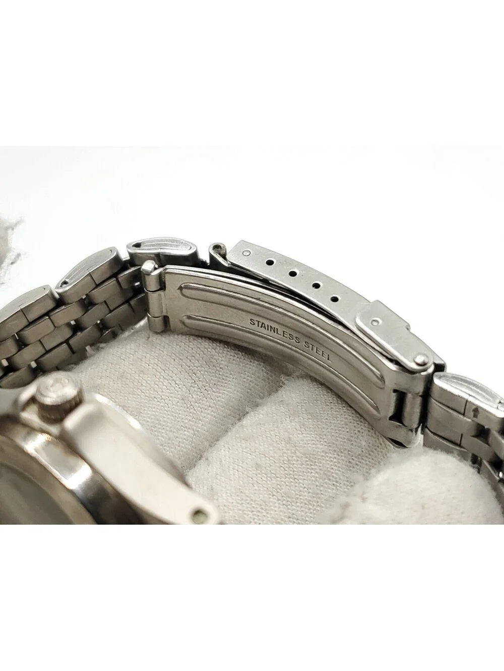 Guess Waterpro Quartz Watch Womens New Battery Silver Tone White Date Dial 25mm